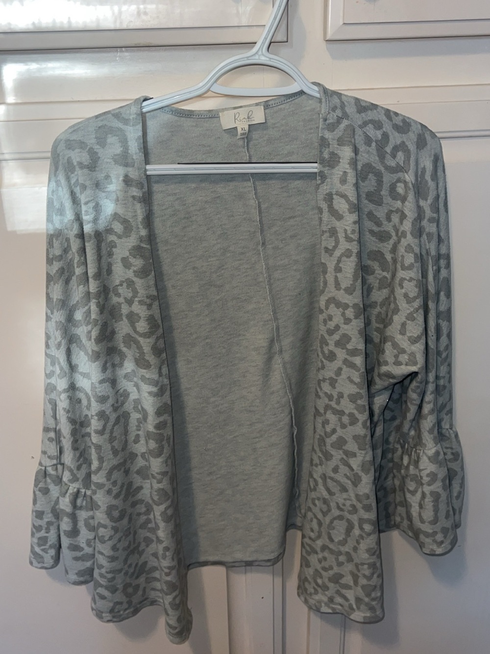 Light Gray Leopard-Print Open-Front Cardigan - Picture 2 of 4